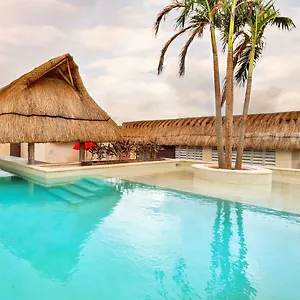 https://azul-tulum.quintano-roohotels.com